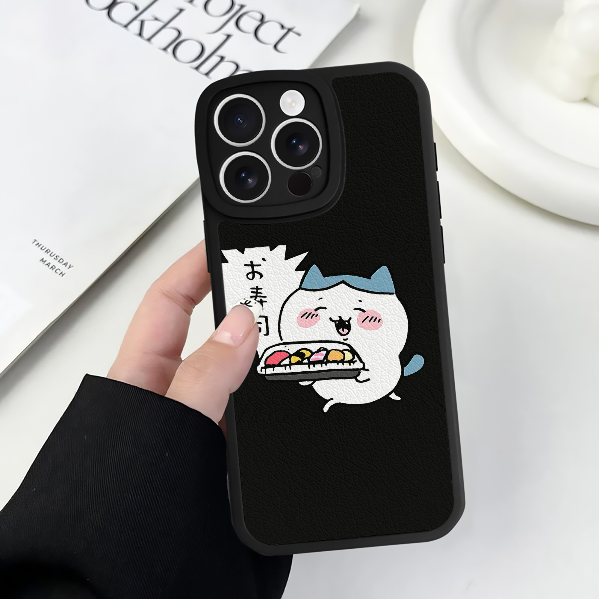 （画像用） ちいかわ ハチワレ Chii-kawa hachiware 【iPhone 16シリーズ対応】シリコンスマホケース（レザー調） 材質：シリコン